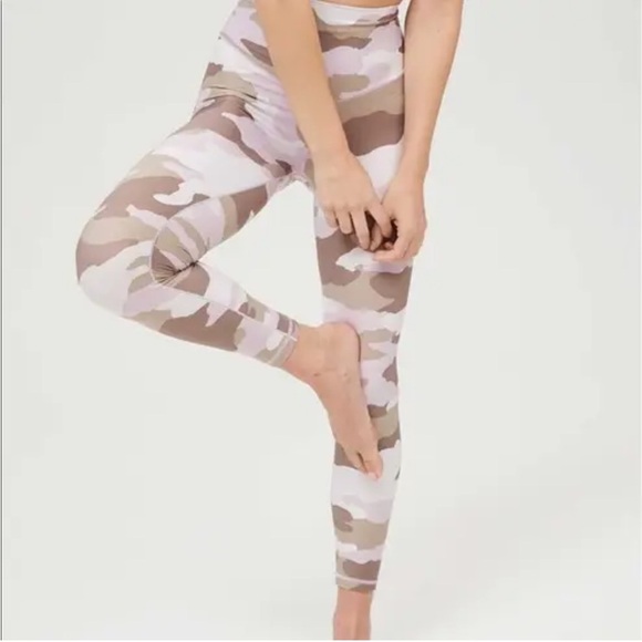 Offline By Aerie Real Me High Waisted Pink Brown Camo Leggings Women’s Medium - Picture 1 of 6